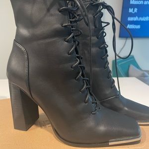 Steve Madden black booties